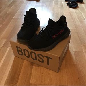 yeezy boost 350 v2 black / red